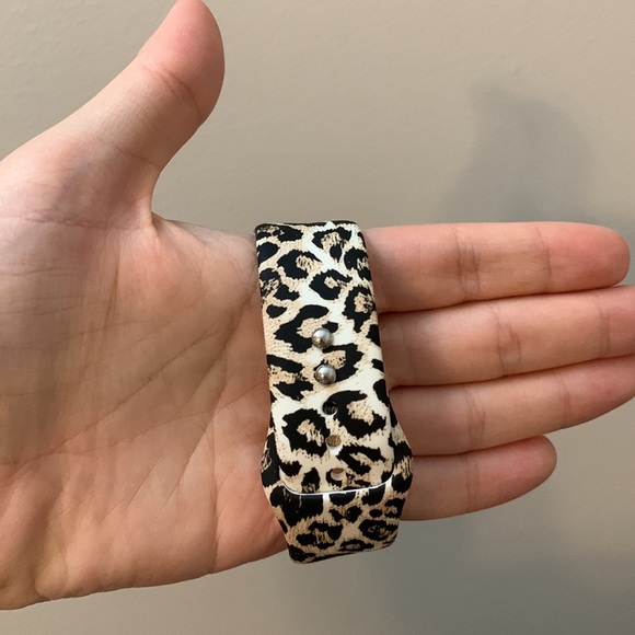 Cheetah Print Apple Watch Band - Picture 3 of 17